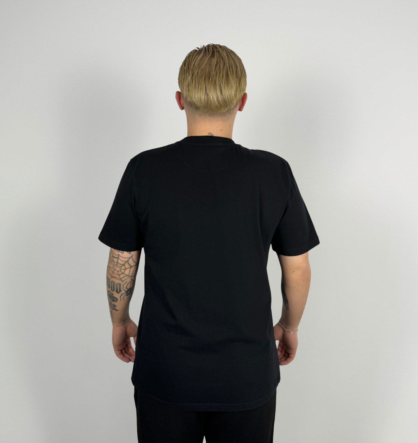 ESSENTIAL TEE